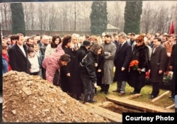 Funerali i aktivistit Enver Hadri në Belgjikë më 1990.