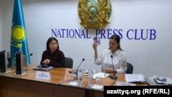 Заңгер Инга Иманбай және Ақнәрдің анасы Гүлістан Хамит. Астана, 12 желтоқсан 2025 жыл.