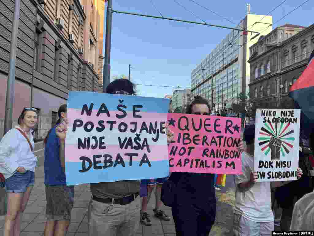 Organizatori su naveli da sloganom žele da podsete sugrađane i sugrađanke da su i &quot;LGBTI+ osobe samo ljudi koje muče isti problemi kao i njih, ali uz dodatne izazove uzrokovane homofobijom i transfobijom&quot;.