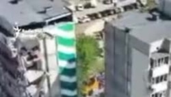 Stambena zgrada se srušila tokom masovnog ruskog napada u Kijevu