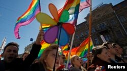 Activişti gay la Sankt Petersburg, 1 mai 2013