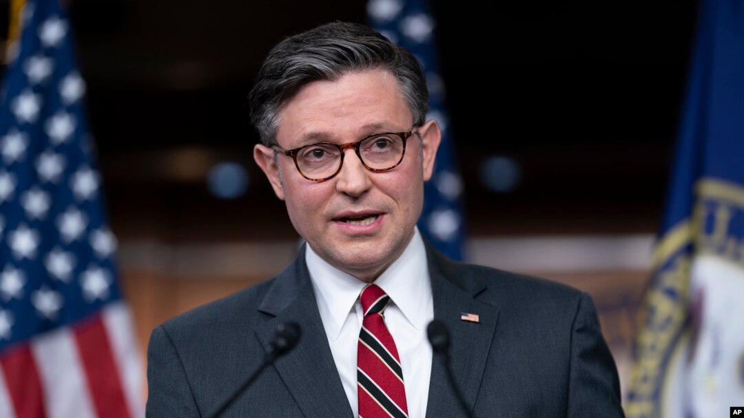Președintele republican al Camerei Reprezentanților, Mike Johnson, a declarat că opinia publică nu trebuie alarmată și că SUA are situația sub control.