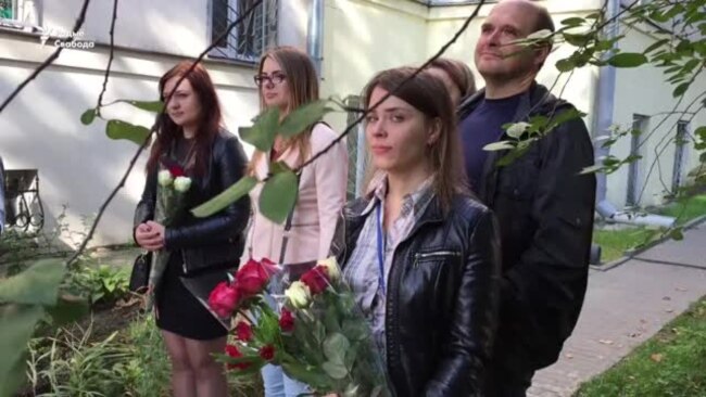 Коласаўскі ліцэй прыйшоў на школьную лінейку да суду