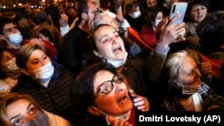 Protestat në Armeni pas arritjes së marrëveshjes me Azerbajxhanin për ndaljen e luftimeve në Nagorno Karabak. 