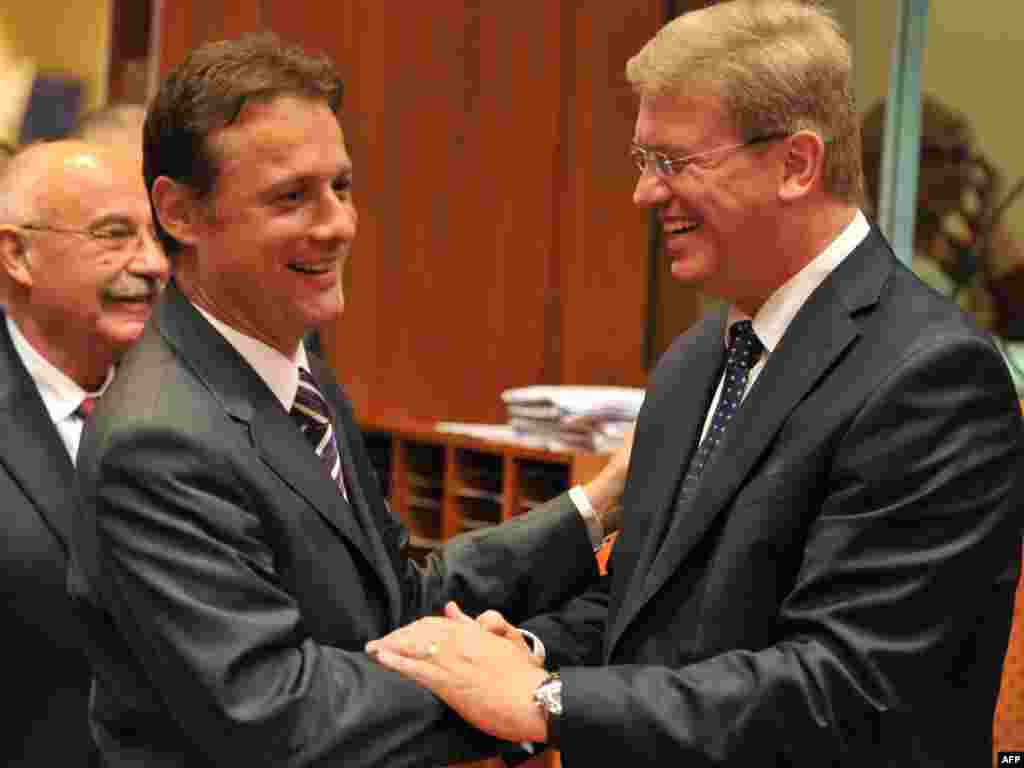Belgija - Hrvatski ministar vanjskih poslova Gordan Jandroković susreo se sa povjerenikom EU za proširenje i europsku politiku Stefanom Fueleom u Briselu, 30.06.2011. Foto: AFP / Georges Gobet