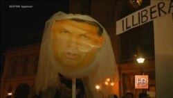 Тысячи жителей Будапешта вышли на акцию протеста против визита Владимира Путина