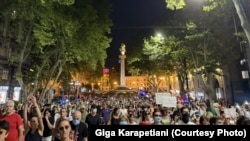 ნინო დათაშვილის სოლიდარობის აქცია თავისუფლების მოედანზე