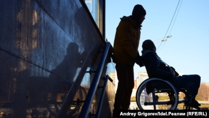 Сексуалды қыз өз кискасын сипады