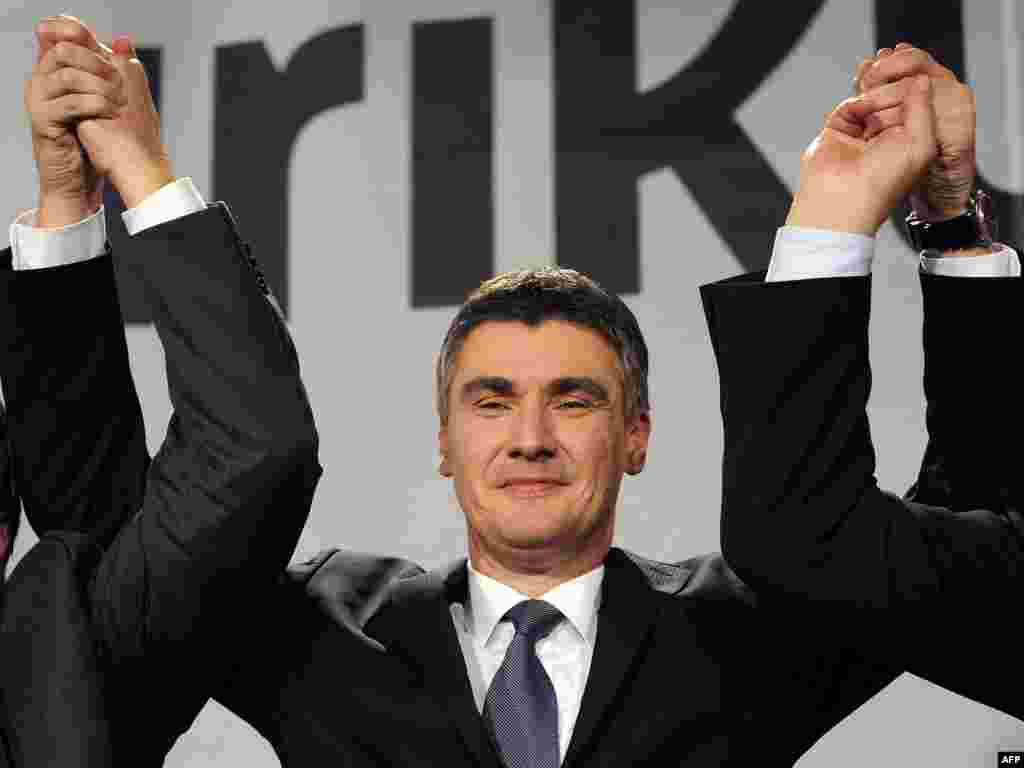 Hrvatska - Uvjerljiva pobjeda Kukuriku koalicije, Zagreb, 04.12.2011. Foto: AFP / Hrvoje Polan