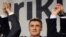 Čelnik Kukuriku koalicije Zoran Milanović proslavlja izbornu pobjedu 5. prosinca 2011.