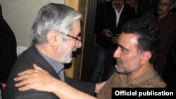 Opposition leader Mir Hossein Musavi (left) and Mostafa Tajzadeh (file photo)