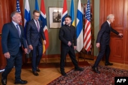 Спецпосланець США Стів Віткофф, президент Фінляндії Александр Стубб, президент України Володимир Зеленський та прем’єр-міністр Норвегії Йонас Гар Стьоре перед зустріччю, присвяченою ситуації в Україні. Осло, 20 жовтня 2026 року