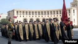 Գնդերեցները Երևանի Հանրապետության հրապարակում զորահանդեսի ժամանակ, արխիվ