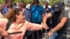 Стопкадър от момента, в който маскиран млад мъж за втори път изтръгва телефона от ръката на Полина Паунова от Свободна Европа