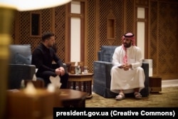 Президент України Володимир Зеленський та спадкоємний принц Саудівської Аравії Мухаммад бін Салман Аль Сауд під час зустрічі у Джедді, Саудівська Аравія, 27 березня 2026 року