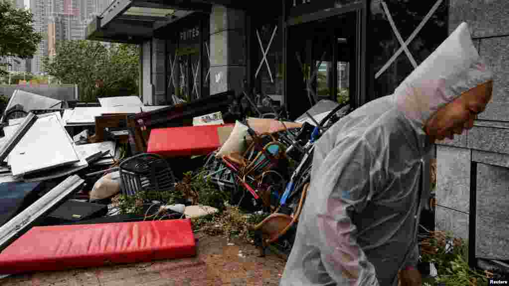 A helyi média szerint Sencsenben csaknem ezer ideiglenes menedékhelyet nyitottak, egy sportközpontban pedig a közeli építkezésekről helyeztek el munkásokat