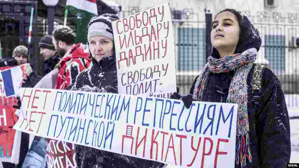 Активісти вимагали також звільнення політичних в&rsquo;язнів Кремля