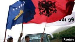 Pitanje mita ili državnih simbola: Zastave Kosova i Albanije