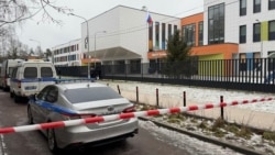 Полицейское оцепление около школы в Горках-2 после нападения, 16 декабря 2025 года