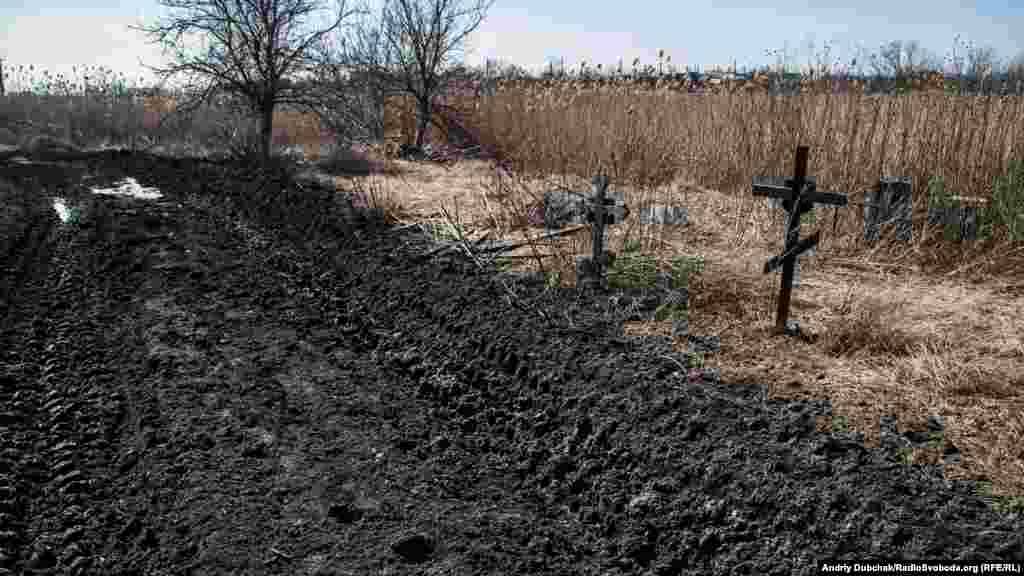 Vodyane is often shaken by the rumble of armored vehicles that have cut a path next to the village cemetery.&nbsp;