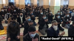 Worshipers fill a mosque open for the first time in nine months in Dushanbe on February 1.