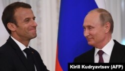 Ռուսաստանի նախագահ Վլադիմիր Պուտինը և Ֆրանսիայի նախագահ Էմանյուել Մակրոնը հանդիպում են Սանկտ Պետերբուրգում, 24-ը մայիսի, 2018թ․