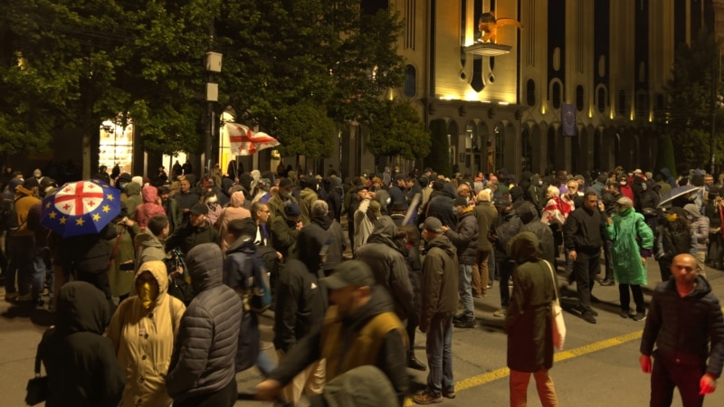 პოლიციის წინააღმდეგობის შემდეგ, რუსთაველის გამზირი პროტესტის 168-ე დღესაც გადაიკეტა