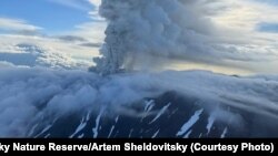 Shpërthimi i vullkanit Krasheninikov.