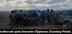 Анатолій про перший бойовий вихід: «Ми до цього готувалися, але є, звісно, не те, що страх, а одна справа ти, наприклад, працюєш, тренуєшся, все інше, а друга – ти дійсно потрапляєш туди, де йде війна»