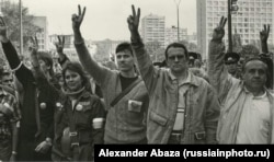 Pe 22 august, locuitorii din Moscova sărbătorea eșecul puciului, 1991, URSS -