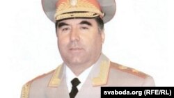 Эмамалі Рахмон, фота з кнігі