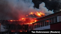 Ուկրաինա - Ռուսական ուժերի հարվածներին հաջորդած հրդեհը Բրովարիի շրջանում, 14-ը մարտի, 2026թ. 