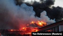 Пожар в резултат на атака в град Бровари в Киевска област, 14 март 2026 г.