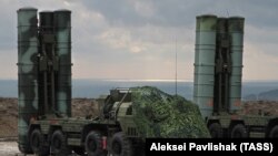 Орусиянын С-400 зениттик ракеталык комплекстери.