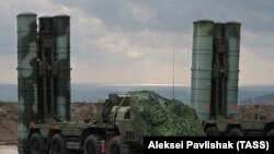 Российские комплексы ПВО С-400, развернутые в аннексированном Крыму под Феодосией. 2017 год