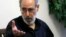 آقای قدیانی می‌گوید «دولت فرمان‌بر و مطیع» روحانی، برای تأمین هزینه جاه‌طلبی‌های خامنه‌ای، دیواری کوتاه‌تر از دیوار مردم نیافته است.