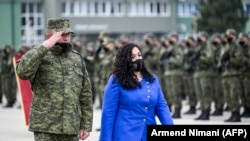 Presidentja e Kosovës, Vjosa Osmani, gjatë ceremonisë së 13 vjetorit të pavarësisë, më 17 shkurt 2021.