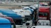 Zeci de camioane ucrainene rămân blocate la granița cu Polonia (foto arhivă) REUTERS/Yan Dobronosov