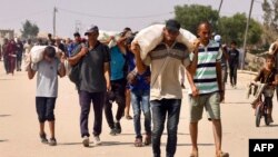 რაფაჰი, პალესტინელთა ტერიტორია, ღაზა. პალესტინელები ჰუმანიტარული დახმარების მიღების შემდეგ. 28 ივლისი, 2025 წელი