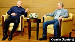 Russian President Vladimir Putin (right) and Belarus's Alyaksandr Lukashenka in Sochi on February 22. Putin may be employing Minsk's diversion of a Ryanair jet and the arrests of blogger Raman Pratesevich and his girlfriend as a litmus test of Western unity and resolve.