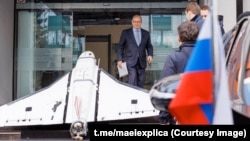 Расейскі бесьпілётнік «Гербера», які ў лістападзе 2025 году заляцеў ва Ўкраіну. Яго прынесьлі да МЗС Малдовы, каб паказаць расейскаму дыплямату