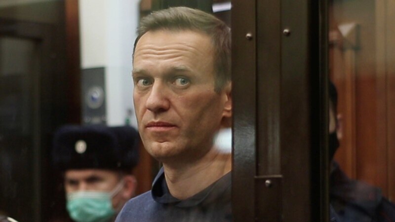Трусы, кома, «Макдоналдс»: эпохальное слушание Навального и абсурдные моменты