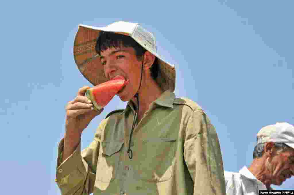 Armenia -- Watermelon harvest in Ararat region, 14Aug2012