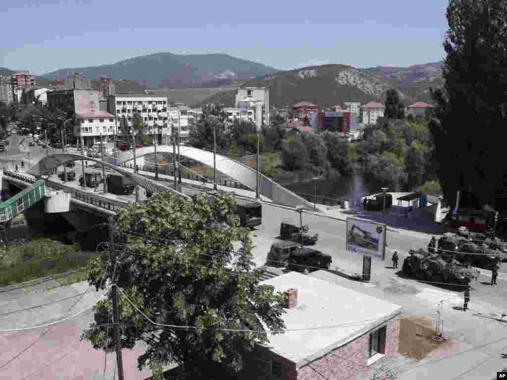 Мостот во Митровица под буден надзор