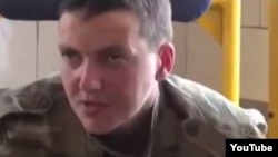 Український льотчик-офіцер Надія Савченко в полоні у сепаратистів