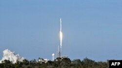 Запуск ракеты-носителя Falcon-9 c мыса Канаверал 30 октября 2017 года