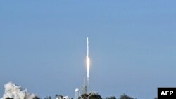 Falcon 9 ракета.