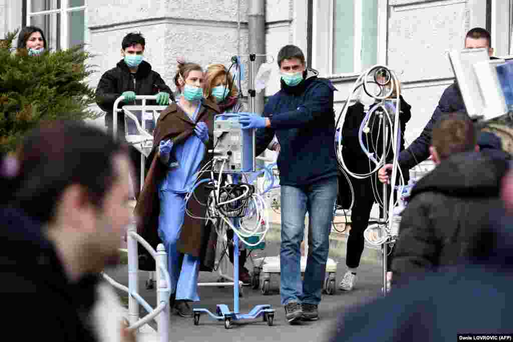 Medical staff and volunteers evacuate a maternity hospital in Zagreb on March 22, after an earthquake hit the country at 6 a.m. (AFP/Denis Lovrovic)