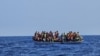 Arhivska fotografija broda sa migrantima u vodama Sredozemlja na jugoistoku Kipra, prije operacije spašavanja, iz 20. avgusta 2023.