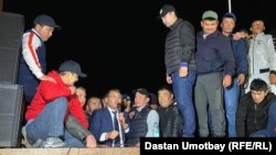 Melis Myrzakmatov (center left), the former mayor of Osh, Kyrgyzstan, addresses a crowd in the city after returning on October 7, five years after being sentenced in absentia for abuse of power and corruption.